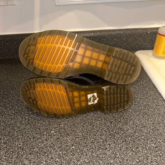 Classic Dr. Martens Boots Size 9 - Picture 3 of 8